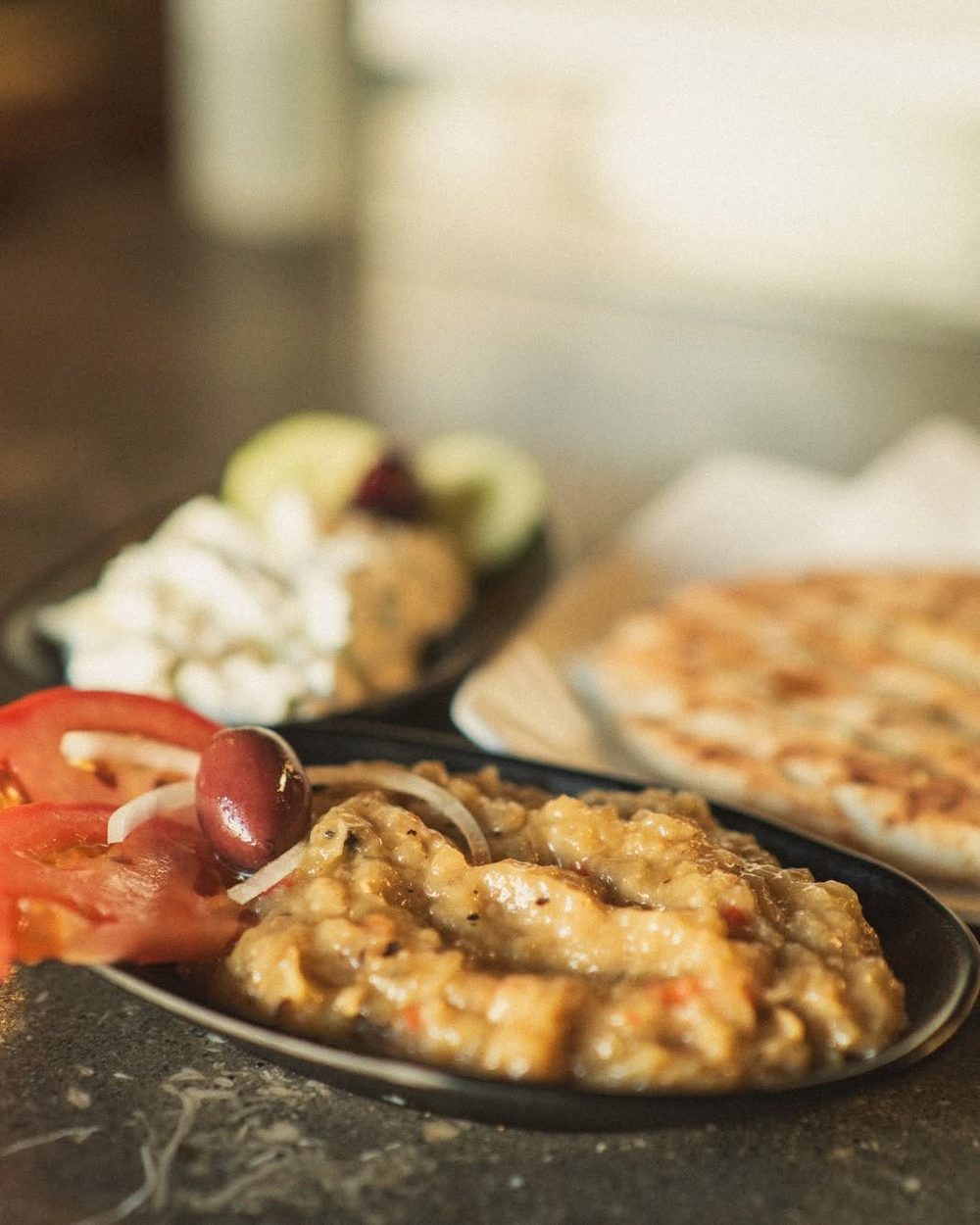 Mezze griegos: dips y olivas